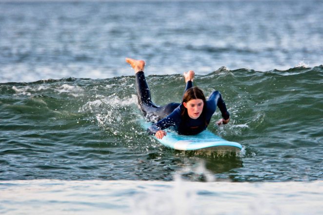 Kurs surfingu – opanuj z nami surfowanie na desce